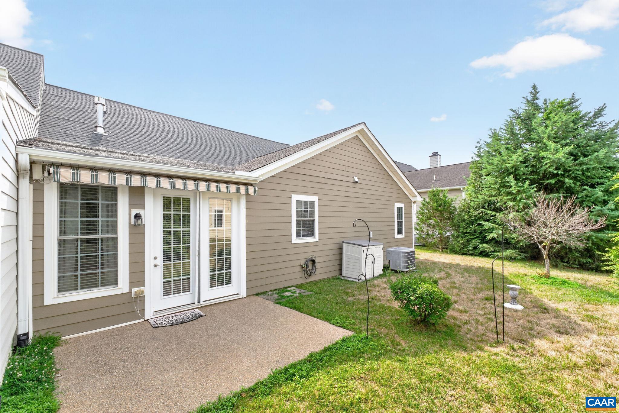 The retractable awning provides tremendous shade on a sunny day The retractable awning provides tremendous shade on a sunny day