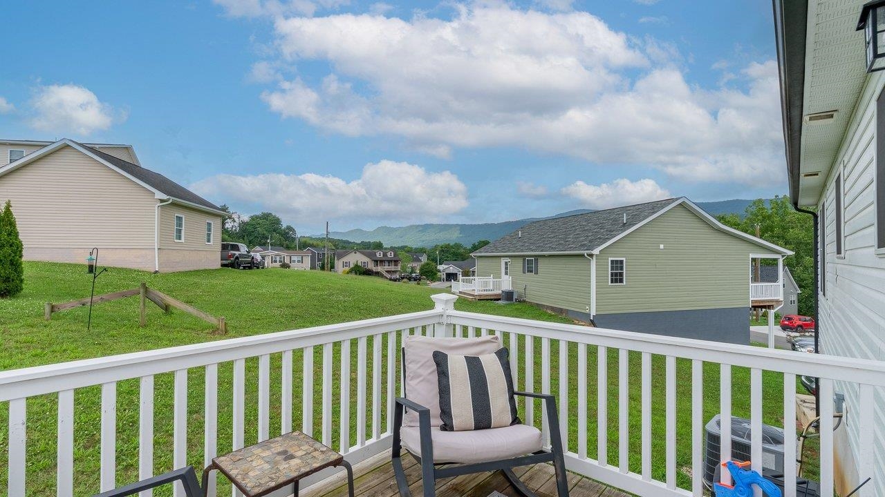 235 LOCUSTDALE LOOP, SHENANDOAH, Virginia 22849, 4 Bedrooms Bedrooms, ,3 BathroomsBathrooms,Residential,235 LOCUSTDALE LOOP,679396 MLS # 679396 235 LOCUSTDALE LOOP, SHENANDOAH, Virginia 22849, 4 Bedrooms Bedrooms, ,3 BathroomsBathrooms,Residential,235 LOCUSTDALE LOOP,679396 MLS # 679396