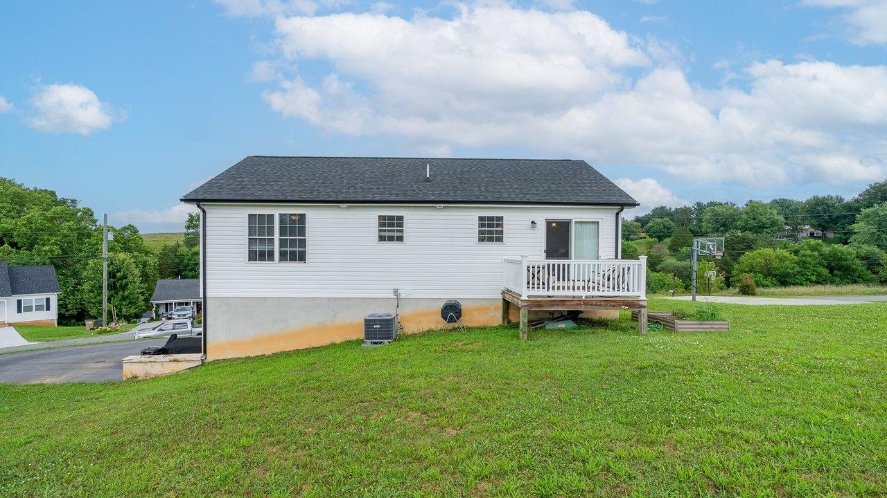 235 LOCUSTDALE LOOP, SHENANDOAH, Virginia 22849, 4 Bedrooms Bedrooms, ,3 BathroomsBathrooms,Residential,235 LOCUSTDALE LOOP,679396 MLS # 679396 235 LOCUSTDALE LOOP, SHENANDOAH, Virginia 22849, 4 Bedrooms Bedrooms, ,3 BathroomsBathrooms,Residential,235 LOCUSTDALE LOOP,679396 MLS # 679396