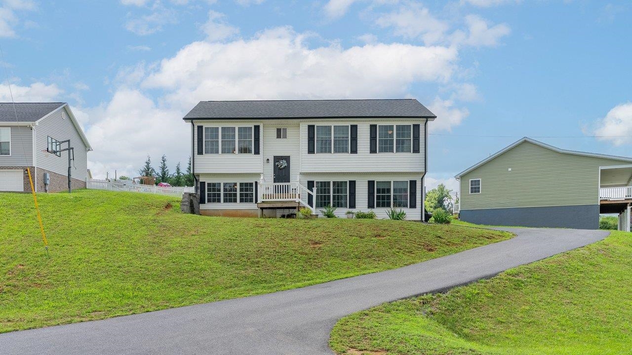 235 LOCUSTDALE LOOP, SHENANDOAH, Virginia 22849, 4 Bedrooms Bedrooms, ,3 BathroomsBathrooms,Residential,235 LOCUSTDALE LOOP,679396 MLS # 679396 235 LOCUSTDALE LOOP, SHENANDOAH, Virginia 22849, 4 Bedrooms Bedrooms, ,3 BathroomsBathrooms,Residential,235 LOCUSTDALE LOOP,679396 MLS # 679396
