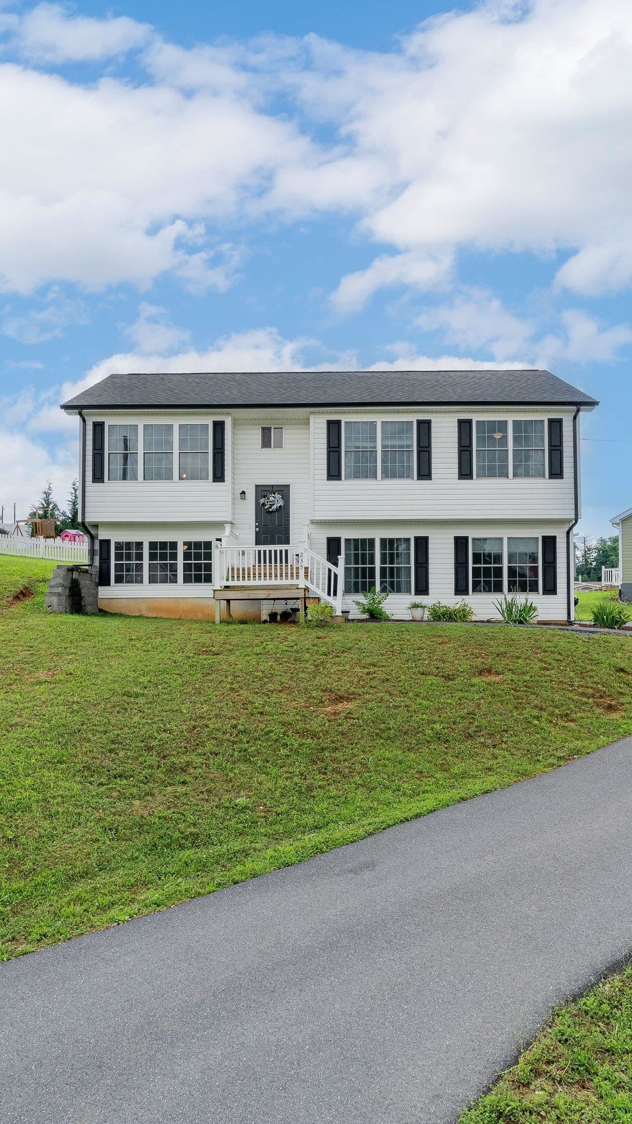 235 LOCUSTDALE LOOP, SHENANDOAH, Virginia 22849, 4 Bedrooms Bedrooms, ,3 BathroomsBathrooms,Residential,235 LOCUSTDALE LOOP,679396 MLS # 679396 235 LOCUSTDALE LOOP, SHENANDOAH, Virginia 22849, 4 Bedrooms Bedrooms, ,3 BathroomsBathrooms,Residential,235 LOCUSTDALE LOOP,679396 MLS # 679396