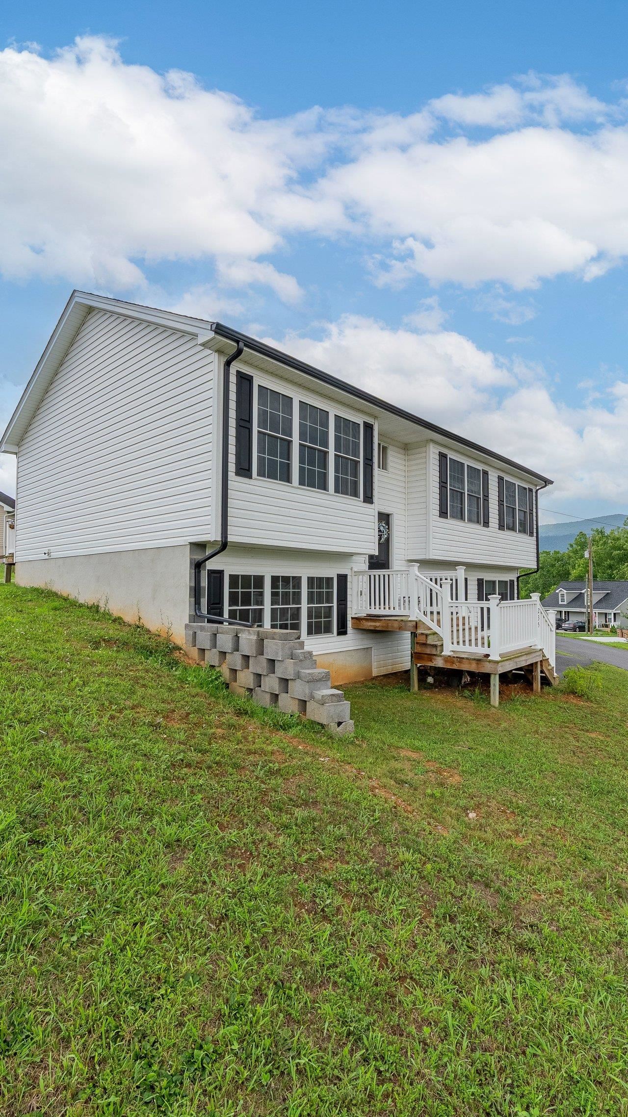 235 LOCUSTDALE LOOP, SHENANDOAH, Virginia 22849, 4 Bedrooms Bedrooms, ,3 BathroomsBathrooms,Residential,235 LOCUSTDALE LOOP,679396 MLS # 679396 235 LOCUSTDALE LOOP, SHENANDOAH, Virginia 22849, 4 Bedrooms Bedrooms, ,3 BathroomsBathrooms,Residential,235 LOCUSTDALE LOOP,679396 MLS # 679396