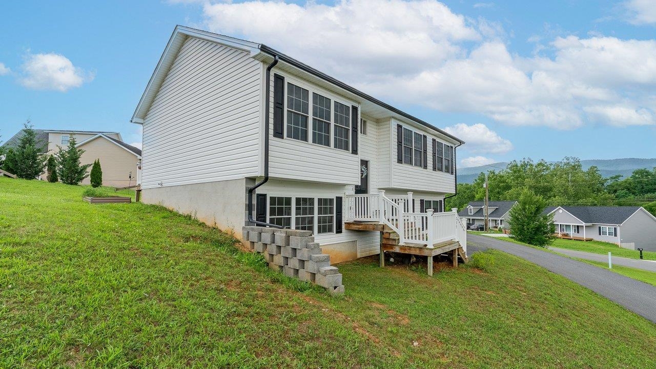 235 LOCUSTDALE LOOP, SHENANDOAH, Virginia 22849, 4 Bedrooms Bedrooms, ,3 BathroomsBathrooms,Residential,235 LOCUSTDALE LOOP,679396 MLS # 679396 235 LOCUSTDALE LOOP, SHENANDOAH, Virginia 22849, 4 Bedrooms Bedrooms, ,3 BathroomsBathrooms,Residential,235 LOCUSTDALE LOOP,679396 MLS # 679396