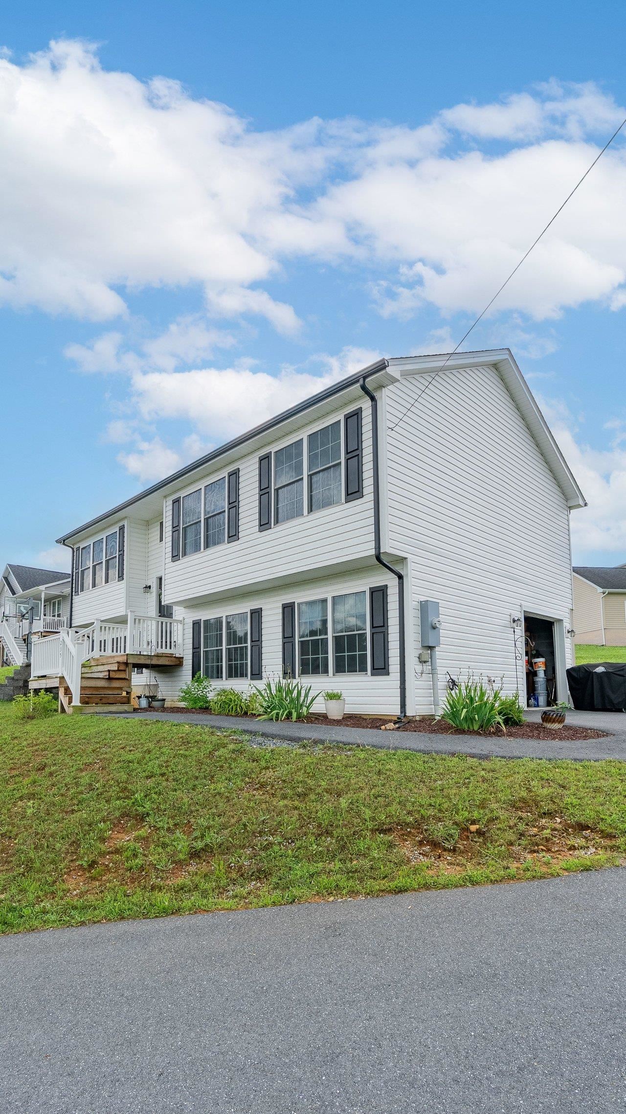235 LOCUSTDALE LOOP, SHENANDOAH, Virginia 22849, 4 Bedrooms Bedrooms, ,3 BathroomsBathrooms,Residential,235 LOCUSTDALE LOOP,679396 MLS # 679396 235 LOCUSTDALE LOOP, SHENANDOAH, Virginia 22849, 4 Bedrooms Bedrooms, ,3 BathroomsBathrooms,Residential,235 LOCUSTDALE LOOP,679396 MLS # 679396