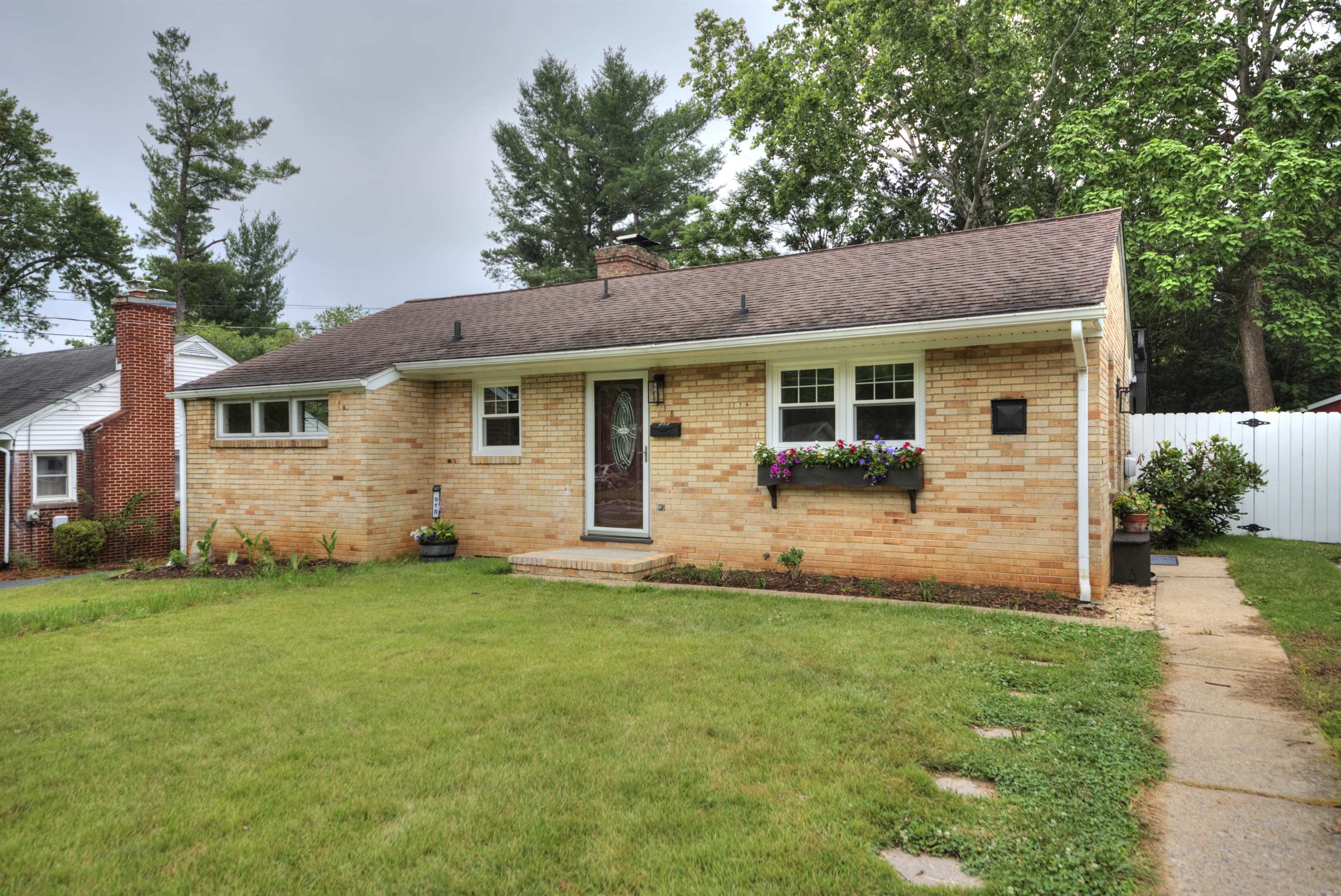 918 JEFFERSON AVE, WAYNESBORO, Virginia 22980, 3 Bedrooms Bedrooms, ,2 BathroomsBathrooms,Residential,918 JEFFERSON AVE,679414 MLS # 679414 918 JEFFERSON AVE, WAYNESBORO, Virginia 22980, 3 Bedrooms Bedrooms, ,2 BathroomsBathrooms,Residential,918 JEFFERSON AVE,679414 MLS # 679414