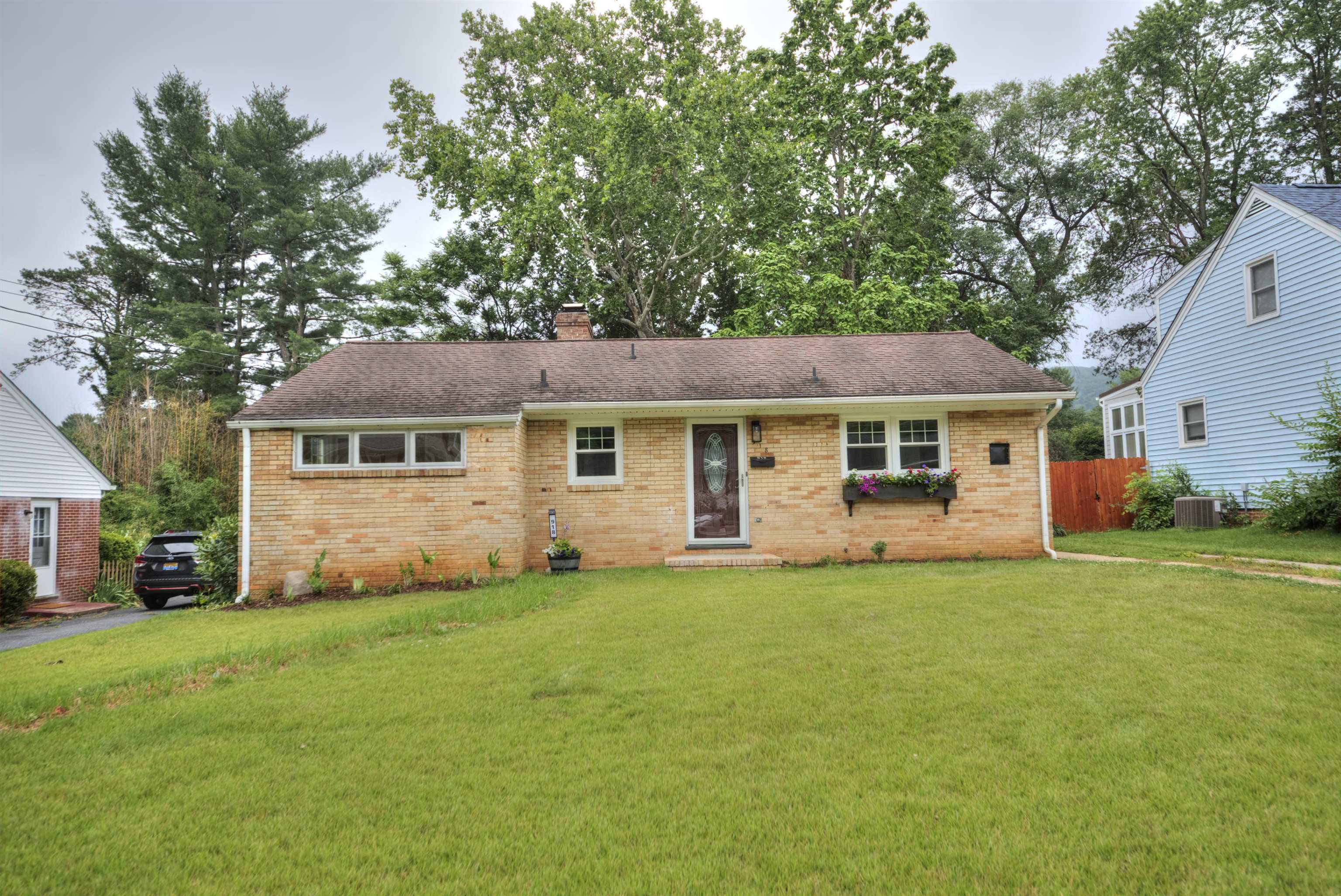 918 JEFFERSON AVE, WAYNESBORO, Virginia 22980, 3 Bedrooms Bedrooms, ,2 BathroomsBathrooms,Residential,918 JEFFERSON AVE,679414 MLS # 679414 918 JEFFERSON AVE, WAYNESBORO, Virginia 22980, 3 Bedrooms Bedrooms, ,2 BathroomsBathrooms,Residential,918 JEFFERSON AVE,679414 MLS # 679414