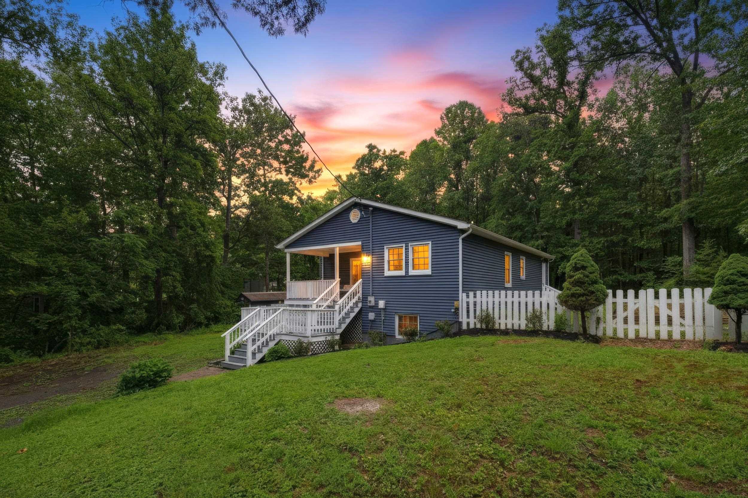 58 SUNSET CIR, STANARDSVILLE, Virginia 22973, 4 Bedrooms Bedrooms, ,2 BathroomsBathrooms,Residential,58 SUNSET CIR,679418 MLS # 679418 58 SUNSET CIR, STANARDSVILLE, Virginia 22973, 4 Bedrooms Bedrooms, ,2 BathroomsBathrooms,Residential,58 SUNSET CIR,679418 MLS # 679418
