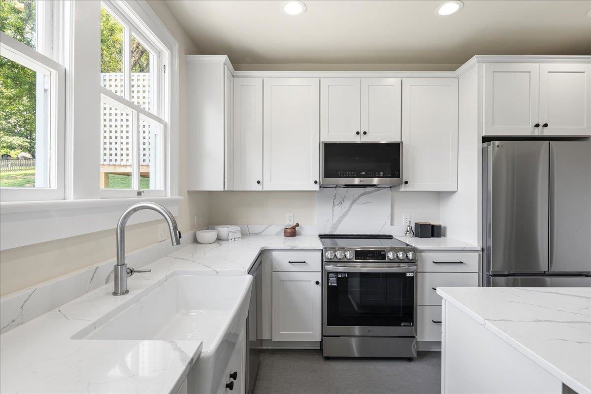 939 & 941 W BEVERLEY ST, STAUNTON, Virginia 24401, 3 Bedrooms Bedrooms, ,2 BathroomsBathrooms,Residential,939 & 941 W BEVERLEY ST,679174 MLS # 679174