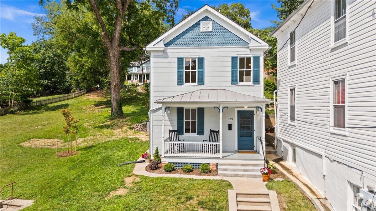939 & 941 W BEVERLEY ST, STAUNTON, Virginia 24401, 3 Bedrooms Bedrooms, ,2 BathroomsBathrooms,Residential,939 & 941 W BEVERLEY ST,679174 MLS # 679174