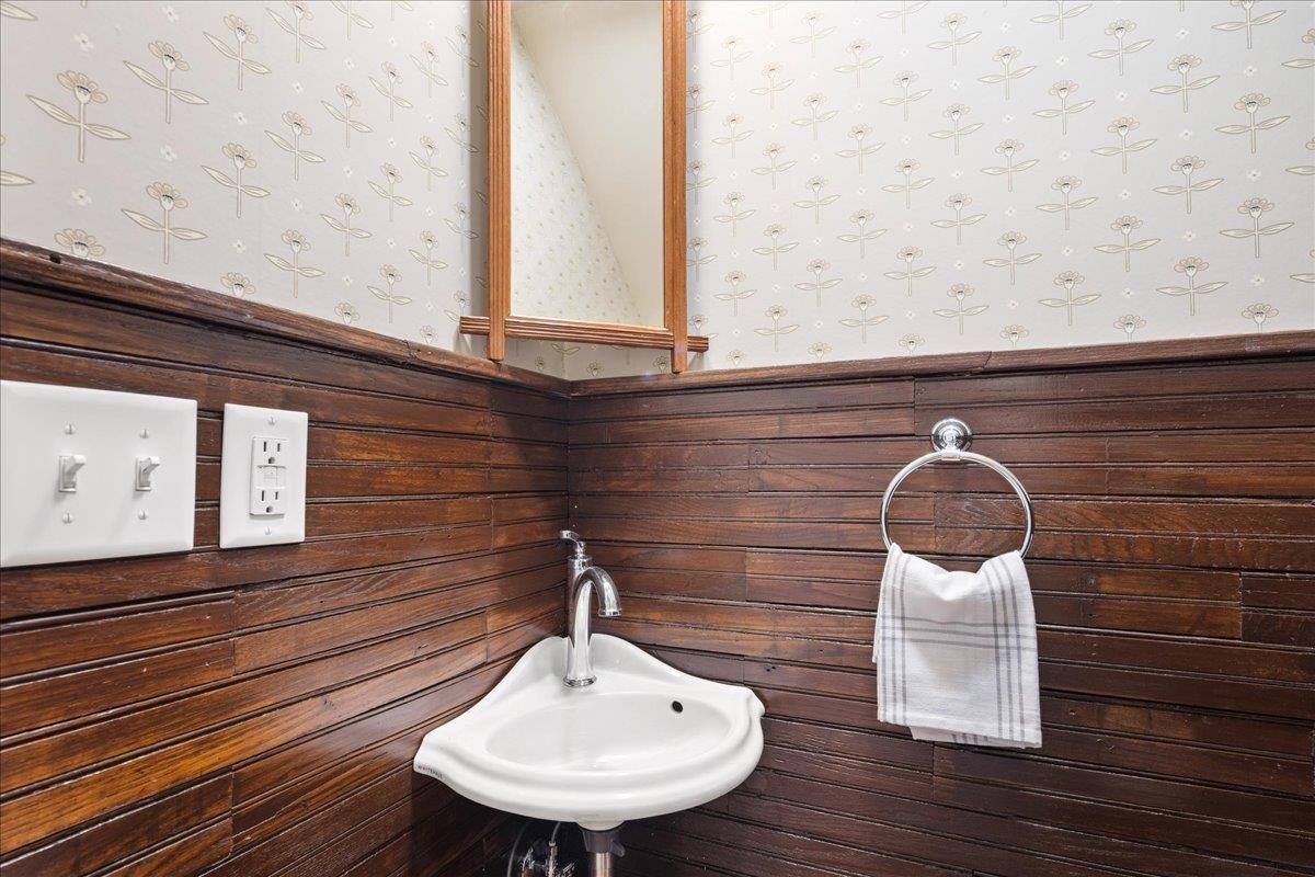 939 & 941 W BEVERLEY ST, STAUNTON, Virginia 24401, 3 Bedrooms Bedrooms, ,2 BathroomsBathrooms,Residential,939 & 941 W BEVERLEY ST,679174 MLS # 679174