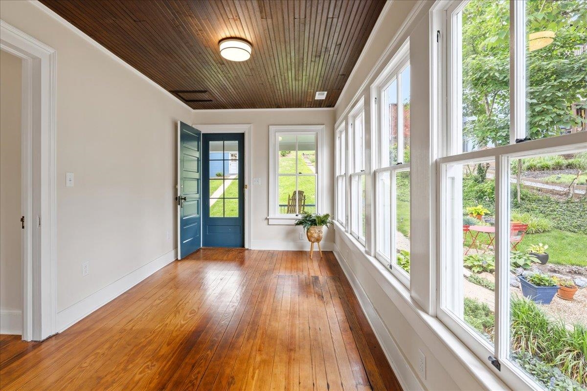 939 & 941 W BEVERLEY ST, STAUNTON, Virginia 24401, 3 Bedrooms Bedrooms, ,2 BathroomsBathrooms,Residential,939 & 941 W BEVERLEY ST,679174 MLS # 679174