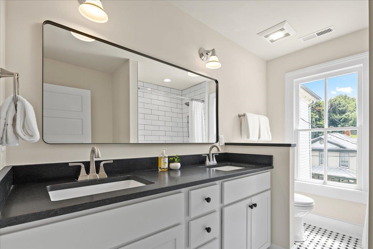 939 & 941 W BEVERLEY ST, STAUNTON, Virginia 24401, 3 Bedrooms Bedrooms, ,2 BathroomsBathrooms,Residential,939 & 941 W BEVERLEY ST,679174 MLS # 679174