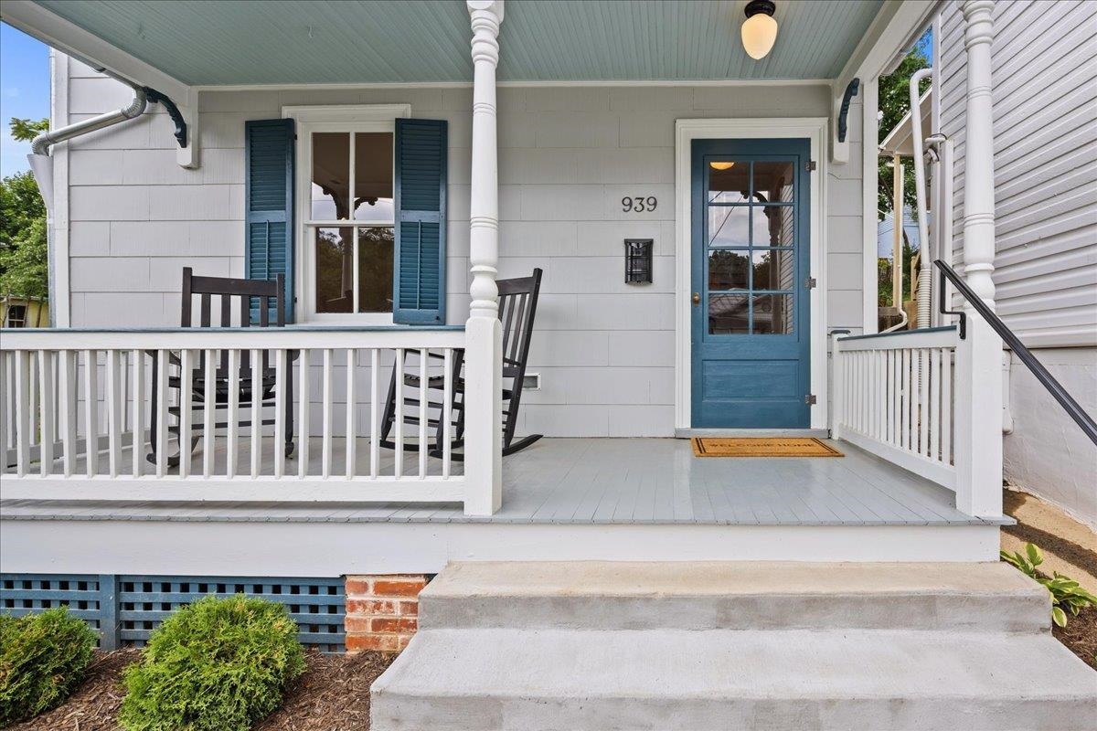 939 & 941 W BEVERLEY ST, STAUNTON, Virginia 24401, 3 Bedrooms Bedrooms, ,2 BathroomsBathrooms,Residential,939 & 941 W BEVERLEY ST,679174 MLS # 679174