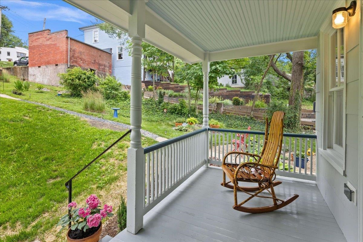 939 & 941 W BEVERLEY ST, STAUNTON, Virginia 24401, 3 Bedrooms Bedrooms, ,2 BathroomsBathrooms,Residential,939 & 941 W BEVERLEY ST,679174 MLS # 679174