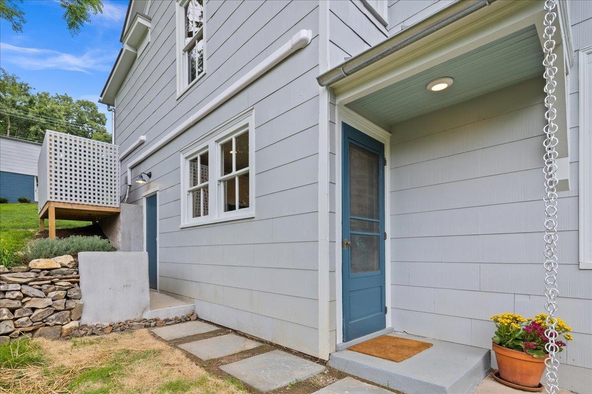 939 & 941 W BEVERLEY ST, STAUNTON, Virginia 24401, 3 Bedrooms Bedrooms, ,2 BathroomsBathrooms,Residential,939 & 941 W BEVERLEY ST,679174 MLS # 679174