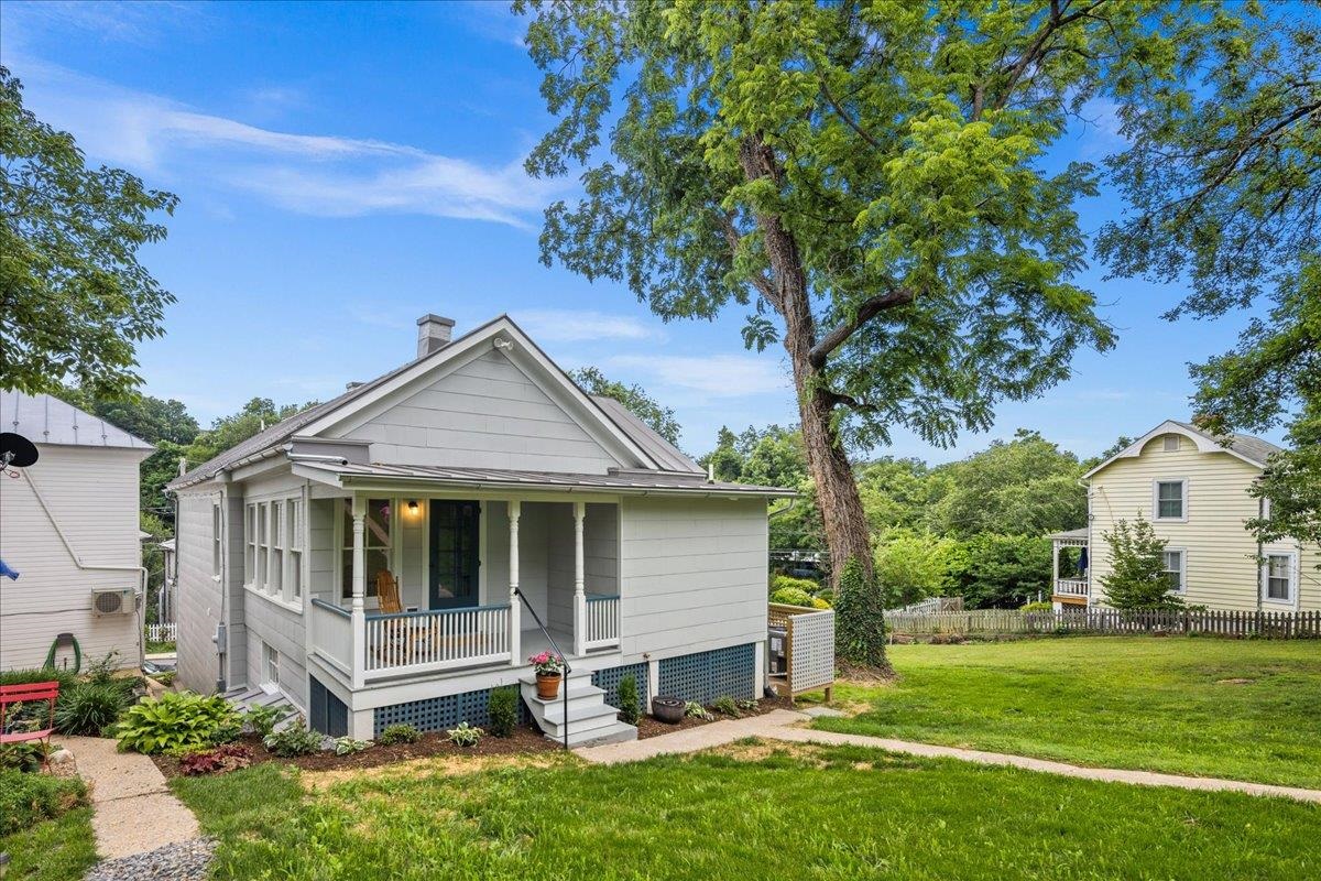 939 & 941 W BEVERLEY ST, STAUNTON, Virginia 24401, 3 Bedrooms Bedrooms, ,2 BathroomsBathrooms,Residential,939 & 941 W BEVERLEY ST,679174 MLS # 679174