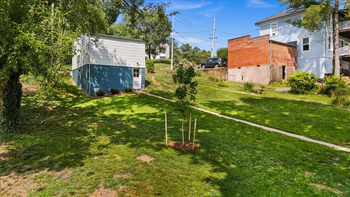 939 & 941 W BEVERLEY ST, STAUNTON, Virginia 24401, 3 Bedrooms Bedrooms, ,2 BathroomsBathrooms,Residential,939 & 941 W BEVERLEY ST,679174 MLS # 679174
