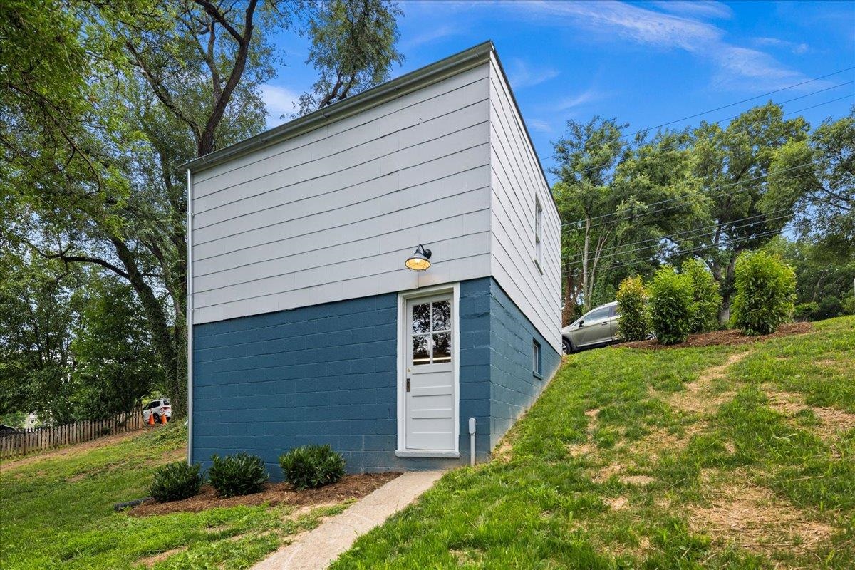 939 & 941 W BEVERLEY ST, STAUNTON, Virginia 24401, 3 Bedrooms Bedrooms, ,2 BathroomsBathrooms,Residential,939 & 941 W BEVERLEY ST,679174 MLS # 679174