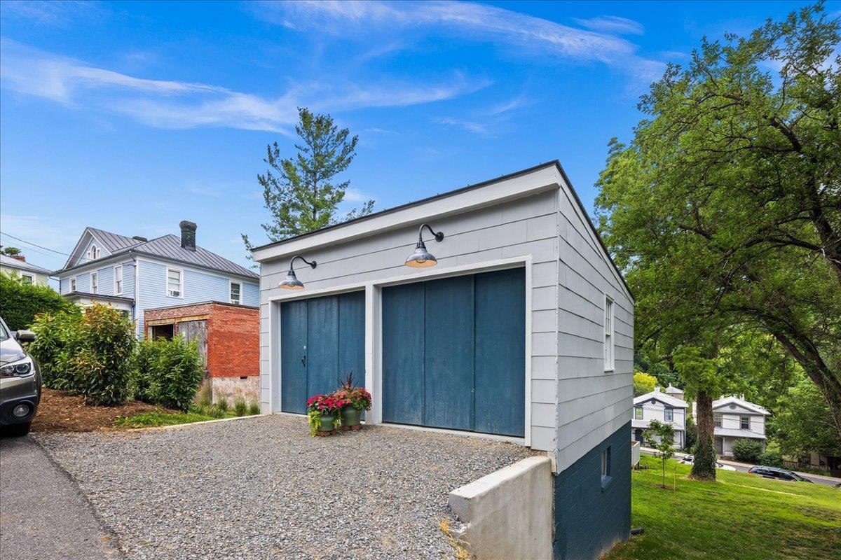 939 & 941 W BEVERLEY ST, STAUNTON, Virginia 24401, 3 Bedrooms Bedrooms, ,2 BathroomsBathrooms,Residential,939 & 941 W BEVERLEY ST,679174 MLS # 679174
