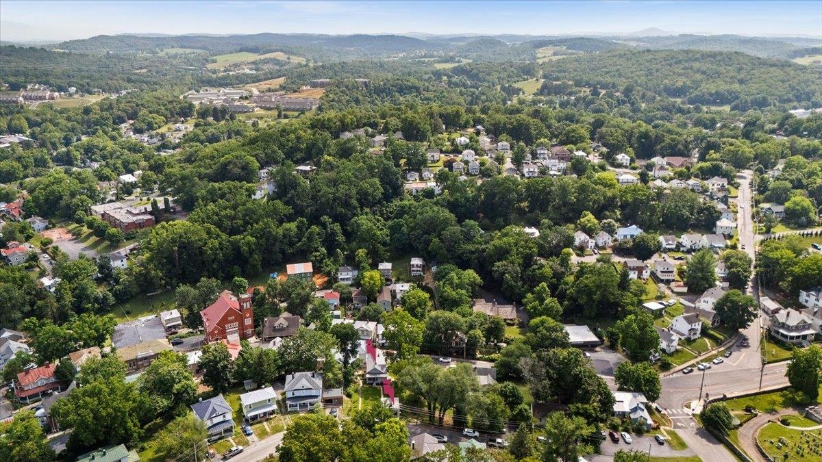 939 & 941 W BEVERLEY ST, STAUNTON, Virginia 24401, 3 Bedrooms Bedrooms, ,2 BathroomsBathrooms,Residential,939 & 941 W BEVERLEY ST,679174 MLS # 679174