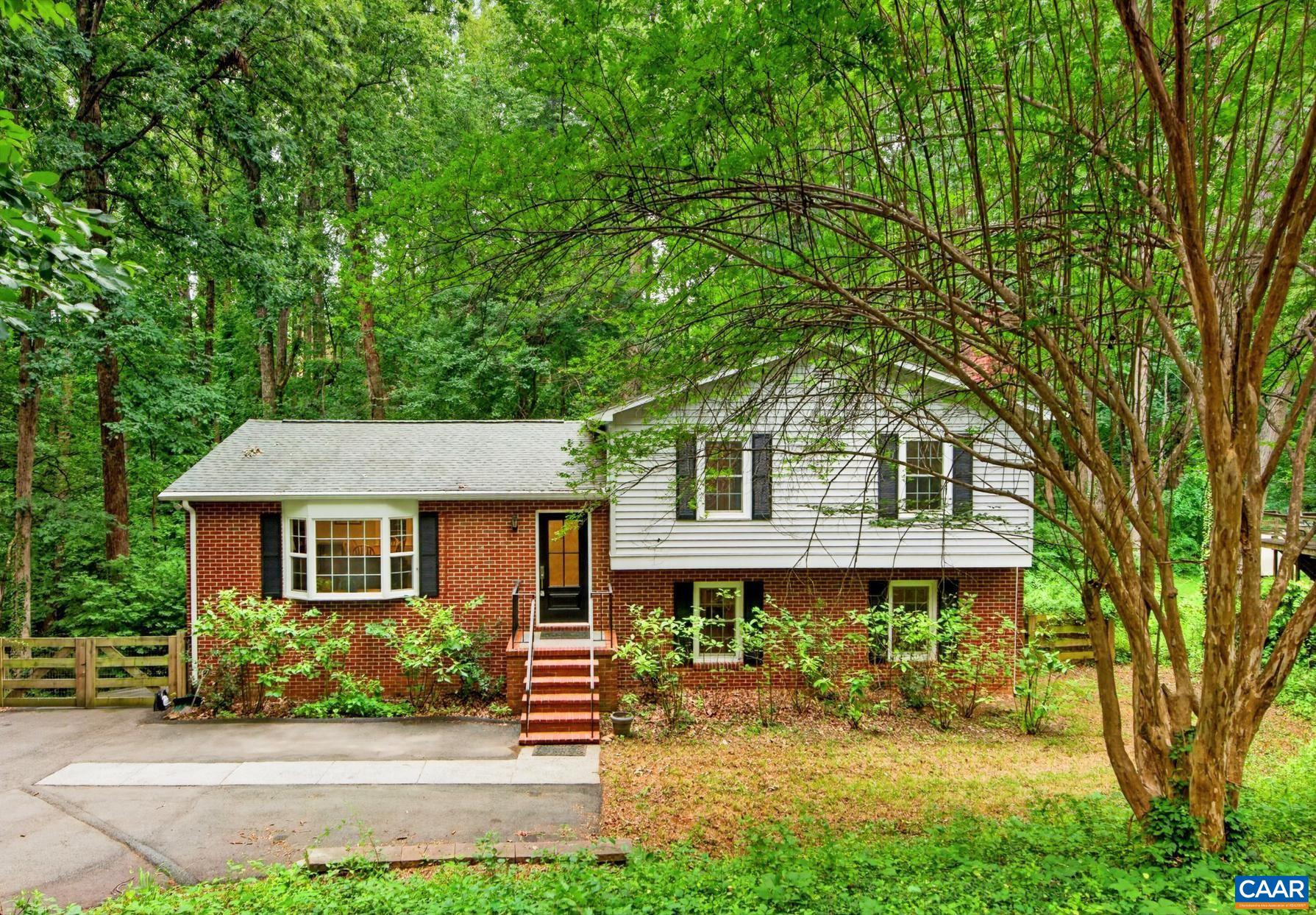98 OAK FOREST CIR, CHARLOTTESVILLE, Virginia 22901, 4 Bedrooms Bedrooms, ,3 BathroomsBathrooms,Residential,Great CITY HOME!,98 OAK FOREST CIR,679337 MLS # 679337