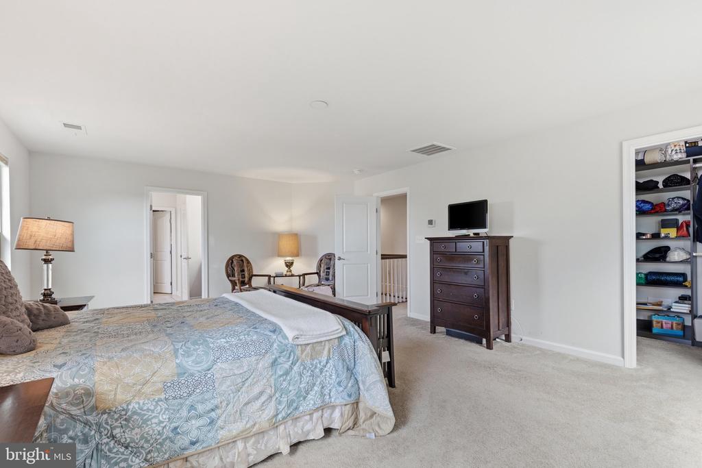 1623 FOWLER RIDGE CT, CHARLOTTESVILLE, Virginia 22901, 4 Bedrooms Bedrooms, ,3 BathroomsBathrooms,Residential,1623 FOWLER RIDGE CT,VAAB2001264 MLS # VAAB2001264