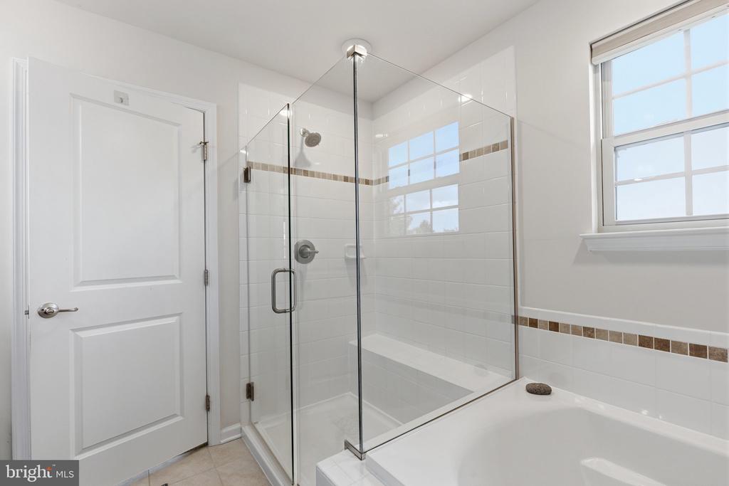 1623 FOWLER RIDGE CT, CHARLOTTESVILLE, Virginia 22901, 4 Bedrooms Bedrooms, ,3 BathroomsBathrooms,Residential,1623 FOWLER RIDGE CT,VAAB2001264 MLS # VAAB2001264