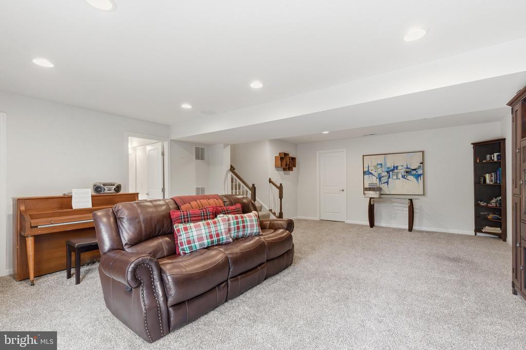 1623 FOWLER RIDGE CT, CHARLOTTESVILLE, Virginia 22901, 4 Bedrooms Bedrooms, ,3 BathroomsBathrooms,Residential,1623 FOWLER RIDGE CT,VAAB2001264 MLS # VAAB2001264