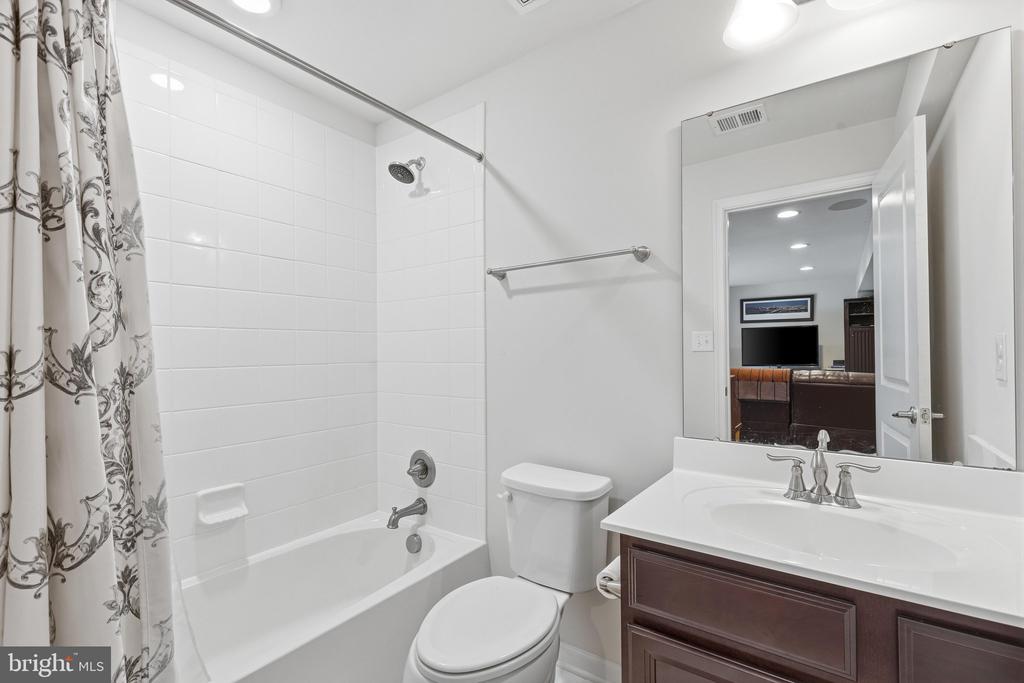 1623 FOWLER RIDGE CT, CHARLOTTESVILLE, Virginia 22901, 4 Bedrooms Bedrooms, ,3 BathroomsBathrooms,Residential,1623 FOWLER RIDGE CT,VAAB2001264 MLS # VAAB2001264