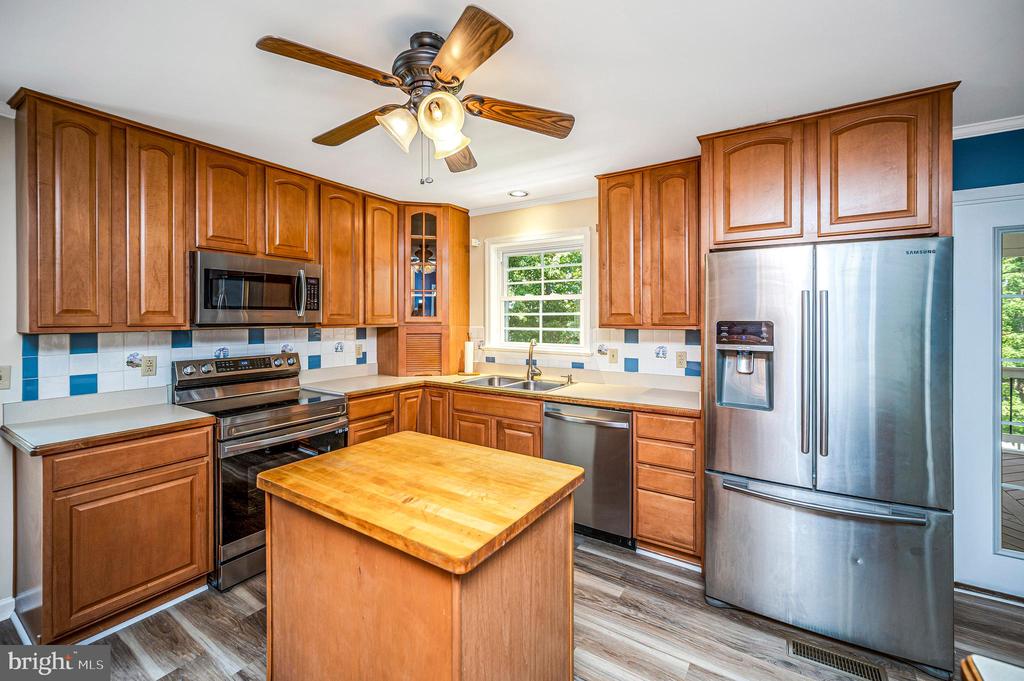 6823 MASSAPONAX CHURCH RD, SPOTSYLVANIA, Virginia 22551, 5 Bedrooms Bedrooms, ,3 BathroomsBathrooms,Residential,6823 MASSAPONAX CHURCH RD,VASP2043780 MLS # VASP2043780