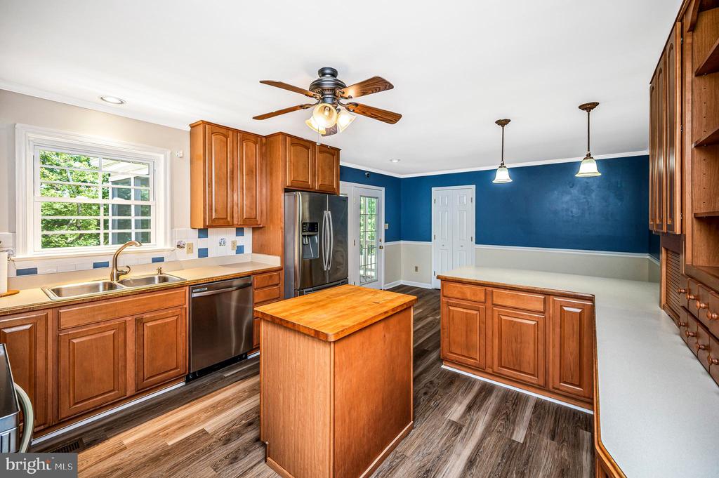 6823 MASSAPONAX CHURCH RD, SPOTSYLVANIA, Virginia 22551, 5 Bedrooms Bedrooms, ,3 BathroomsBathrooms,Residential,6823 MASSAPONAX CHURCH RD,VASP2043780 MLS # VASP2043780