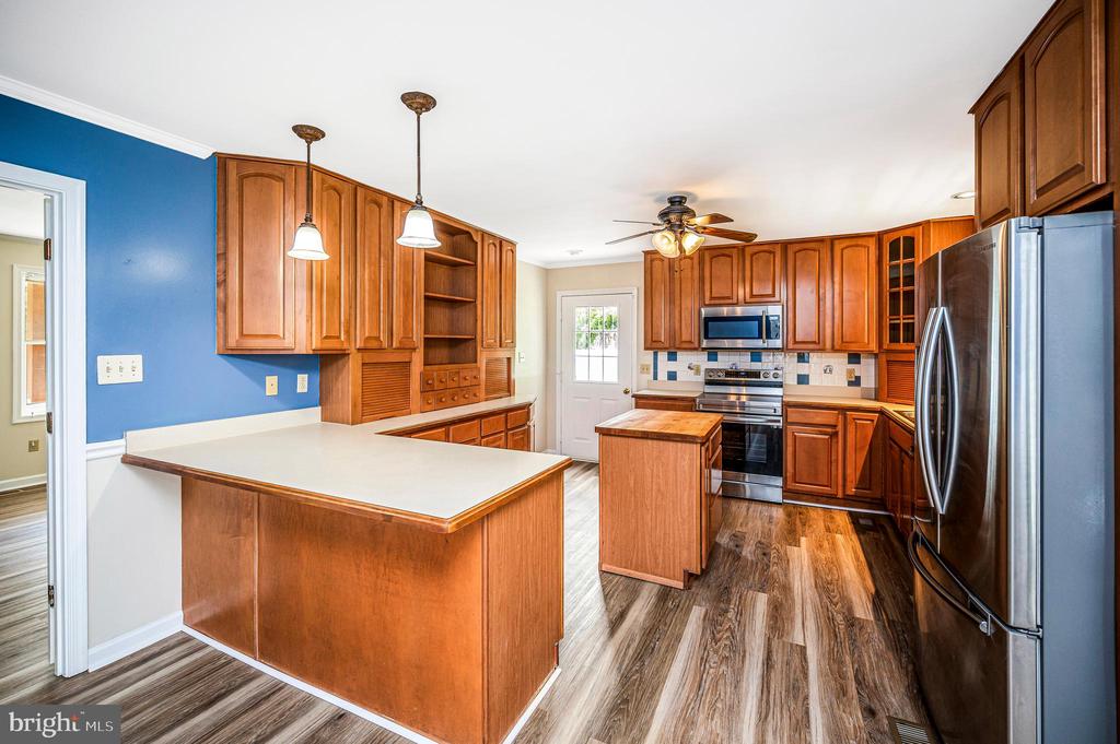 6823 MASSAPONAX CHURCH RD, SPOTSYLVANIA, Virginia 22551, 5 Bedrooms Bedrooms, ,3 BathroomsBathrooms,Residential,6823 MASSAPONAX CHURCH RD,VASP2043780 MLS # VASP2043780