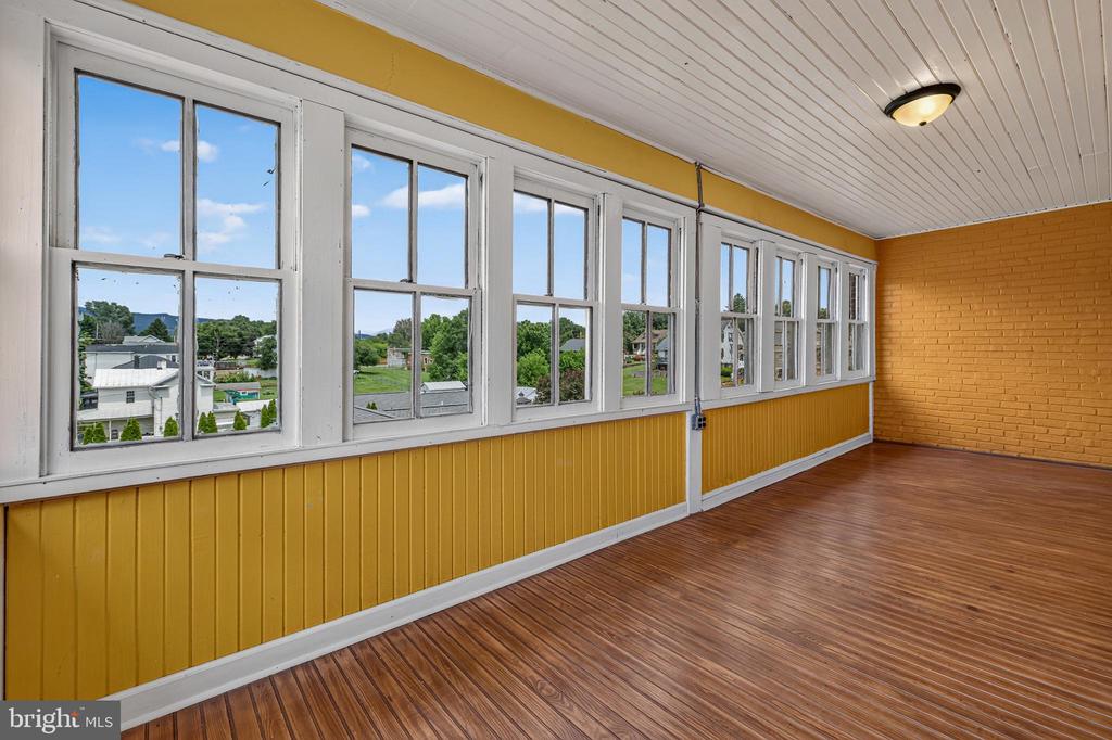 501 PENNSYLVANIA AVE, SHENANDOAH, Virginia 22849, 4 Bedrooms Bedrooms, ,1 BathroomBathrooms,Residential,501 PENNSYLVANIA AVE,VAPA2006670 MLS # VAPA2006670