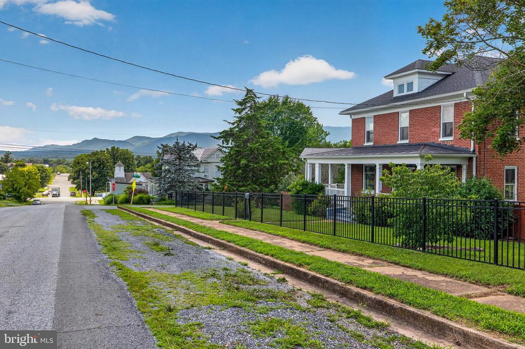 501 PENNSYLVANIA AVE, SHENANDOAH, Virginia 22849, 4 Bedrooms Bedrooms, ,1 BathroomBathrooms,Residential,501 PENNSYLVANIA AVE,VAPA2006670 MLS # VAPA2006670