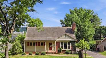 1030 WOODROW AVE, WAYNESBORO, Virginia 22980, 4 Bedrooms Bedrooms, ,2 BathroomsBathrooms,Residential,1030 WOODROW AVE,678212 MLS # 678212