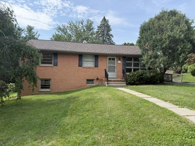 302 BURNLEY DR, STAUNTON, Virginia 24401, 3 Bedrooms Bedrooms, ,2 BathroomsBathrooms,Residential,302 BURNLEY DR,679432 MLS # 679432 302 BURNLEY DR, STAUNTON, Virginia 24401, 3 Bedrooms Bedrooms, ,2 BathroomsBathrooms,Residential,302 BURNLEY DR,679432 MLS # 679432