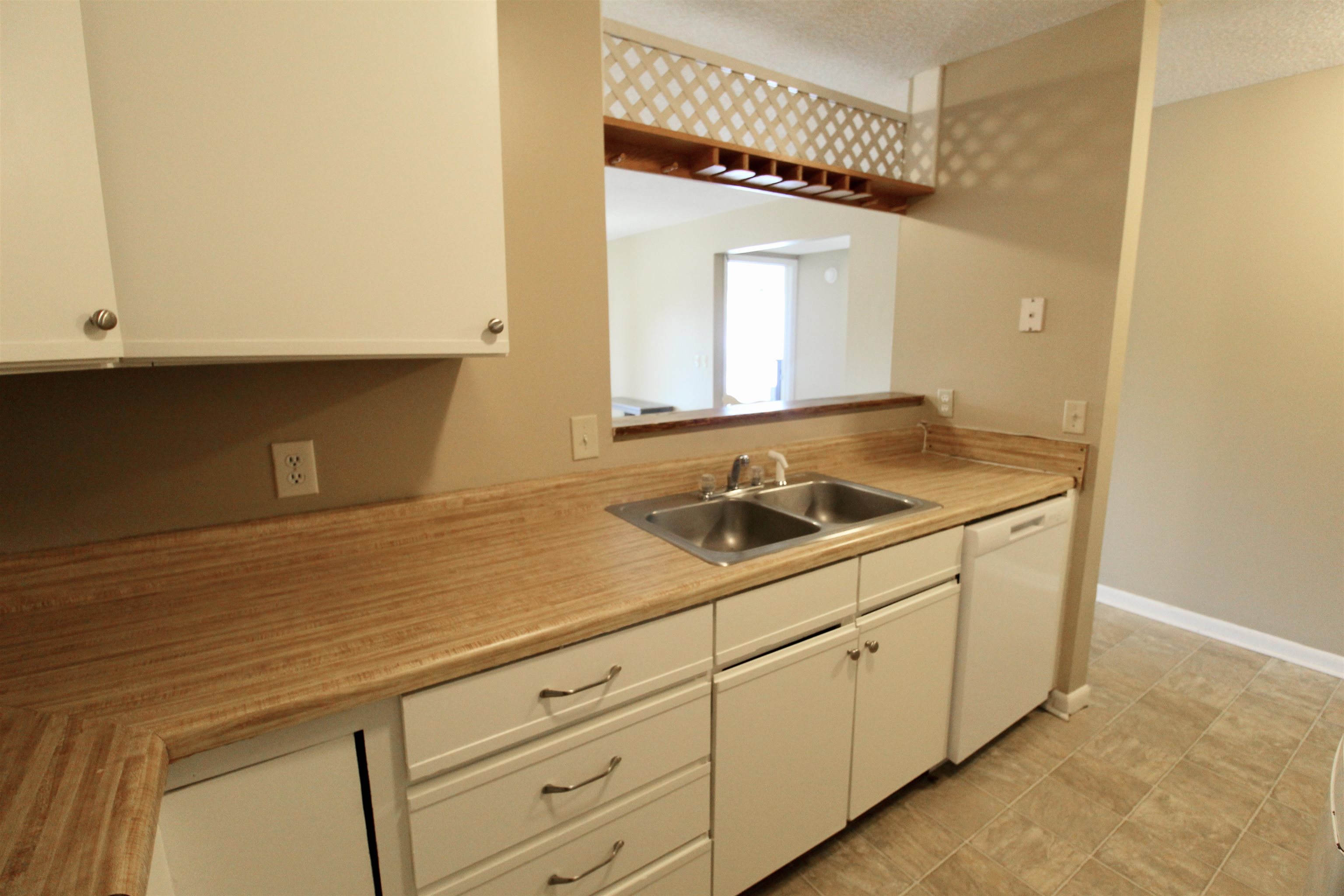 1372 HUNTERS RD, HARRISONBURG, Virginia 22801, 2 Bedrooms Bedrooms, ,1 BathroomBathrooms,Residential,Hunters Ridge Condos,1372 HUNTERS RD,679438 MLS # 679438 1372 HUNTERS RD, HARRISONBURG, Virginia 22801, 2 Bedrooms Bedrooms, ,1 BathroomBathrooms,Residential,Hunters Ridge Condos,1372 HUNTERS RD,679438 MLS # 679438