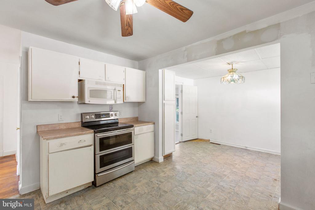 117 HILL ST, FREDERICKSBURG, Virginia 22408, 4 Bedrooms Bedrooms, ,2 BathroomsBathrooms,Residential,117 HILL ST,VASP2042604 MLS # VASP2042604