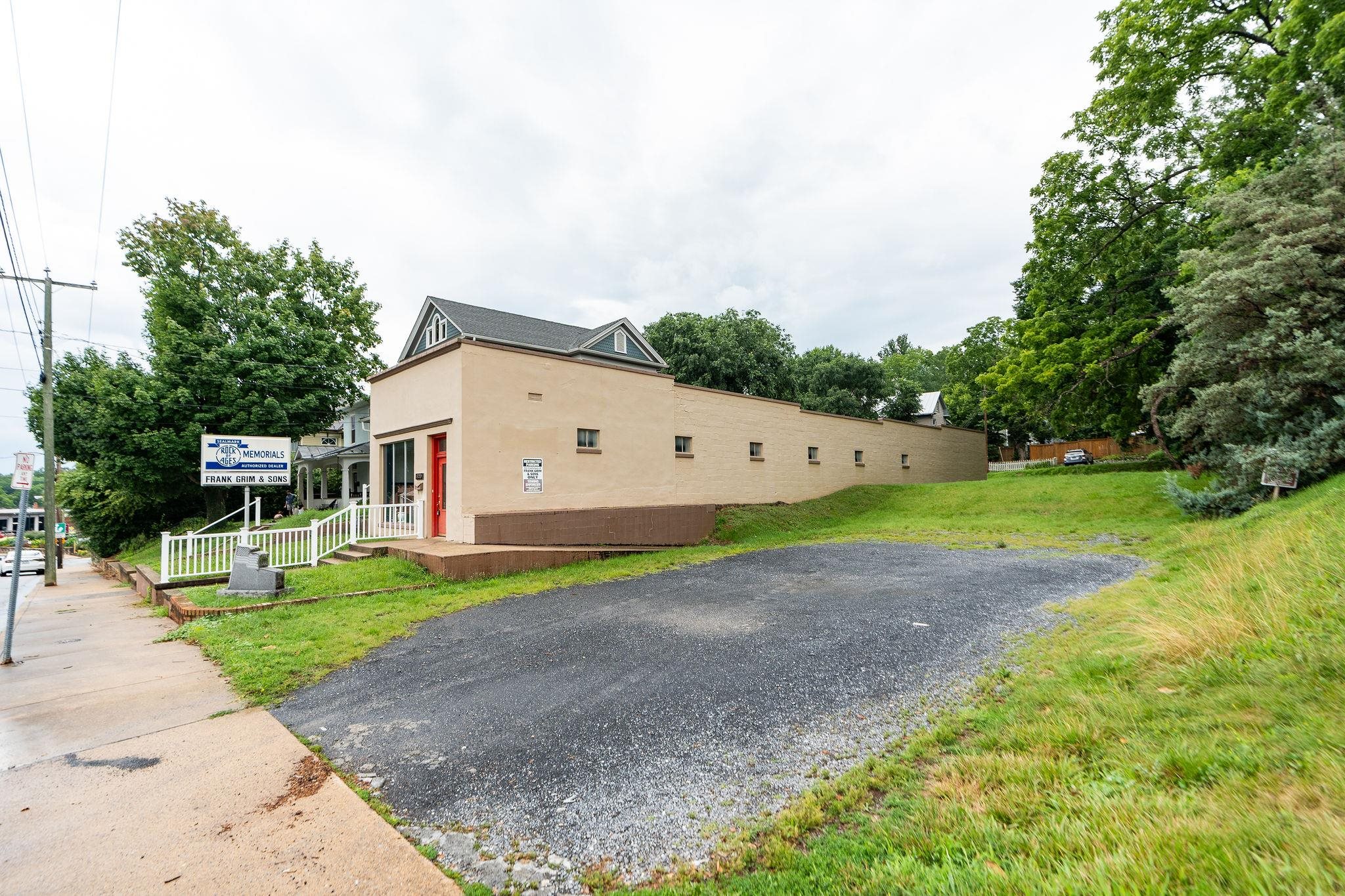 820 N AUGUSTA ST, STAUNTON, Virginia 24401, ,Commercial,820 N AUGUSTA ST,679467 MLS # 679467 820 N AUGUSTA ST, STAUNTON, Virginia 24401, ,Commercial,820 N AUGUSTA ST,679467 MLS # 679467