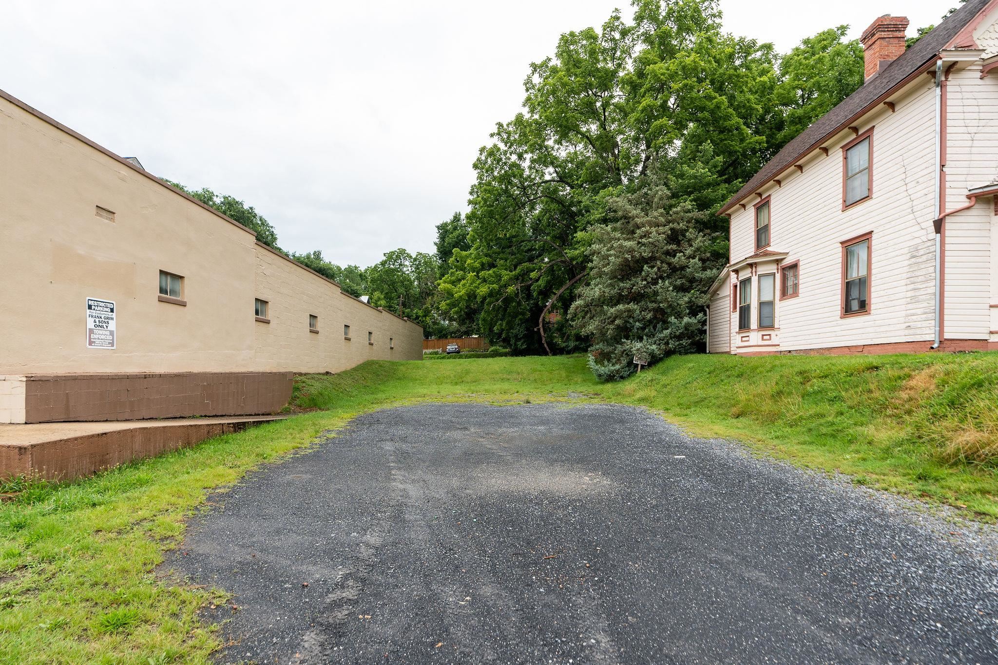 820 N AUGUSTA ST, STAUNTON, Virginia 24401, ,Commercial,820 N AUGUSTA ST,679467 MLS # 679467 820 N AUGUSTA ST, STAUNTON, Virginia 24401, ,Commercial,820 N AUGUSTA ST,679467 MLS # 679467