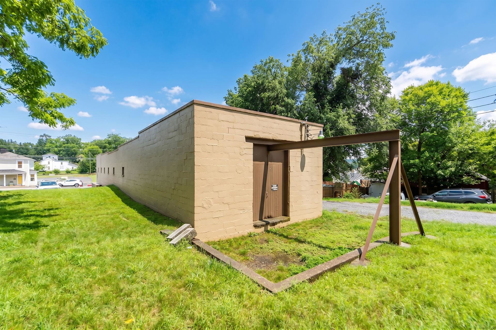 820 N AUGUSTA ST, STAUNTON, Virginia 24401, ,Commercial,820 N AUGUSTA ST,679467 MLS # 679467 820 N AUGUSTA ST, STAUNTON, Virginia 24401, ,Commercial,820 N AUGUSTA ST,679467 MLS # 679467