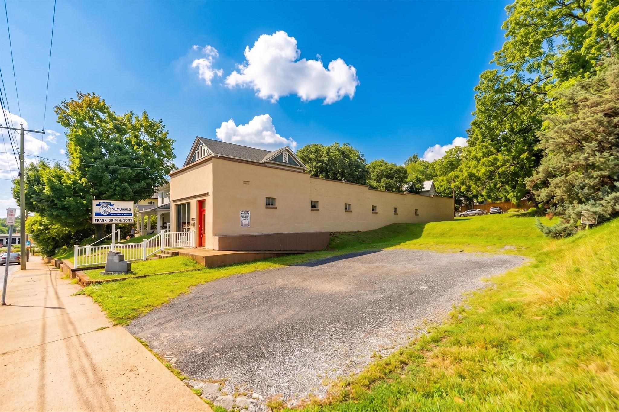 820 N AUGUSTA ST, STAUNTON, Virginia 24401, ,Commercial,820 N AUGUSTA ST,679467 MLS # 679467 820 N AUGUSTA ST, STAUNTON, Virginia 24401, ,Commercial,820 N AUGUSTA ST,679467 MLS # 679467