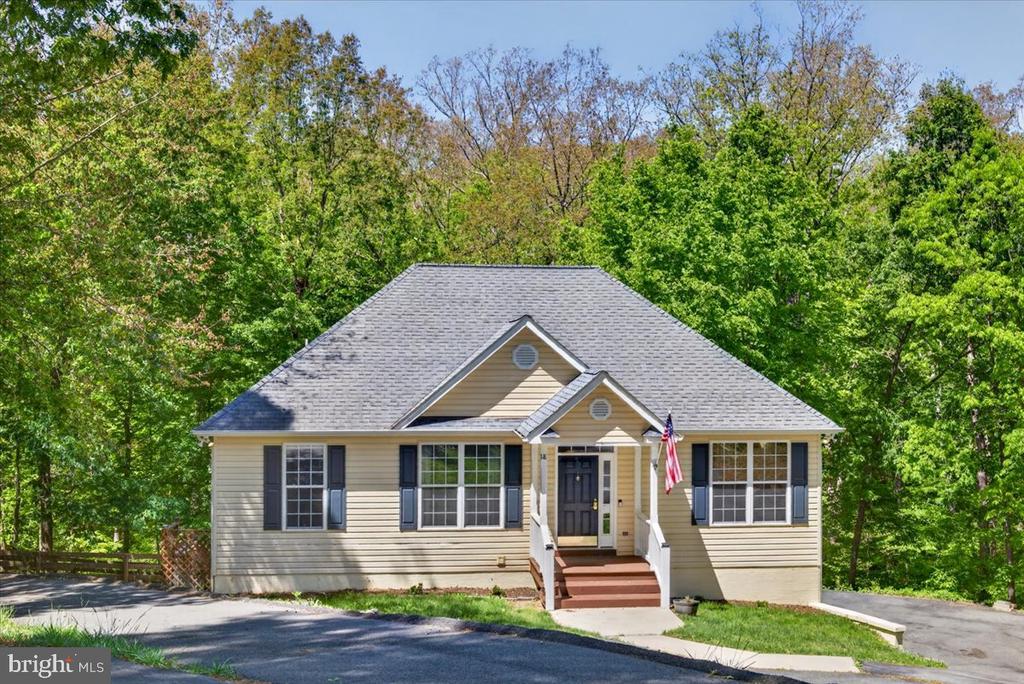 18 CHICKASAW PL, PALMYRA, Virginia 22963, 4 Bedrooms Bedrooms, ,3 BathroomsBathrooms,Residential,18 CHICKASAW PL,VAFN2000642 MLS # VAFN2000642 18 CHICKASAW PL, PALMYRA, Virginia 22963, 4 Bedrooms Bedrooms, ,3 BathroomsBathrooms,Residential,18 CHICKASAW PL,VAFN2000642 MLS # VAFN2000642