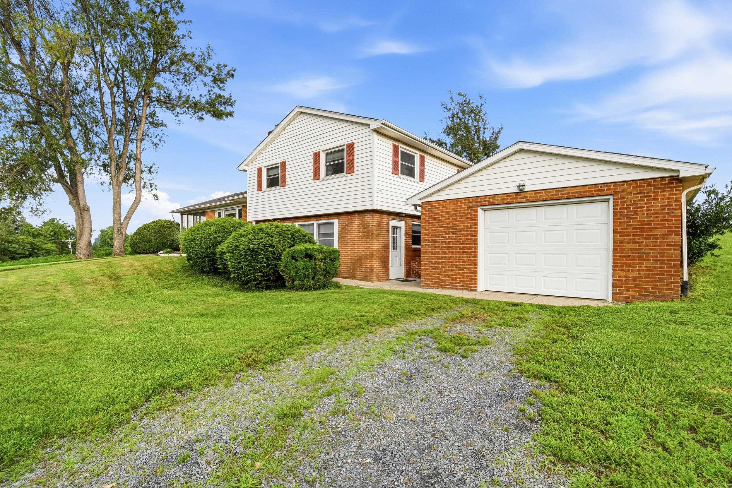2457 EVERSOLE RD, ROCKINGHAM, Virginia 22802, 3 Bedrooms Bedrooms, ,2 BathroomsBathrooms,Residential,2457 EVERSOLE RD,679451 MLS # 679451
