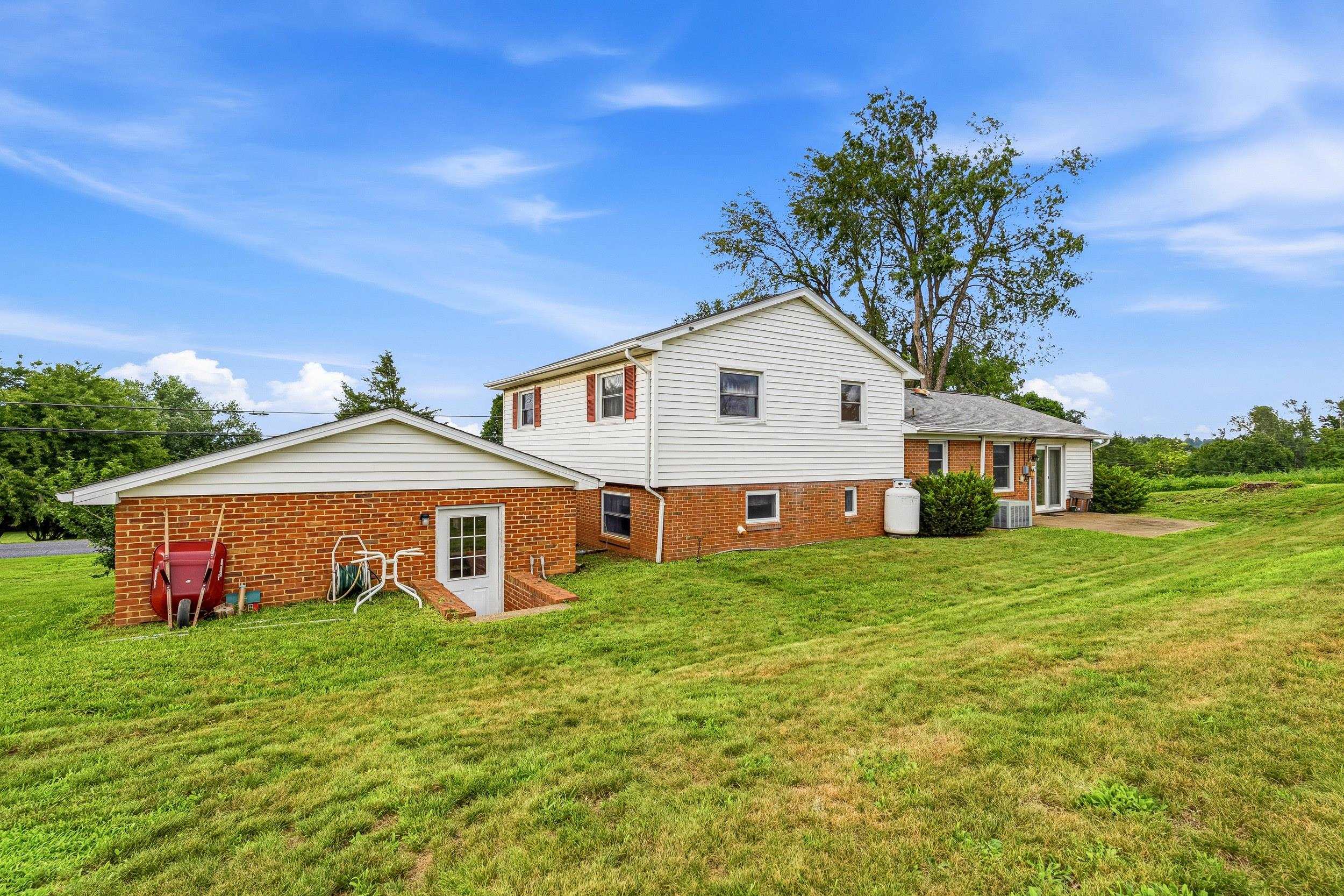 2457 EVERSOLE RD, ROCKINGHAM, Virginia 22802, 3 Bedrooms Bedrooms, ,2 BathroomsBathrooms,Residential,2457 EVERSOLE RD,679451 MLS # 679451
