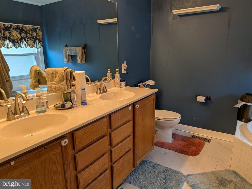 823 WOODCREST LOOP, CULPEPER, Virginia 22701, 5 Bedrooms Bedrooms, ,3 BathroomsBathrooms,Residential,823 WOODCREST LOOP,VACU2014120 MLS # VACU2014120