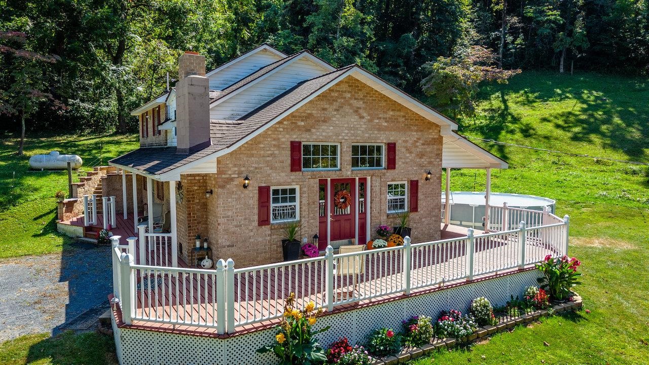 279 HELMS RD, STANLEY, Virginia 22851, 5 Bedrooms Bedrooms, ,2 BathroomsBathrooms,Residential,279 HELMS RD,674429 MLS # 674429 279 HELMS RD, STANLEY, Virginia 22851, 5 Bedrooms Bedrooms, ,2 BathroomsBathrooms,Residential,279 HELMS RD,674429 MLS # 674429