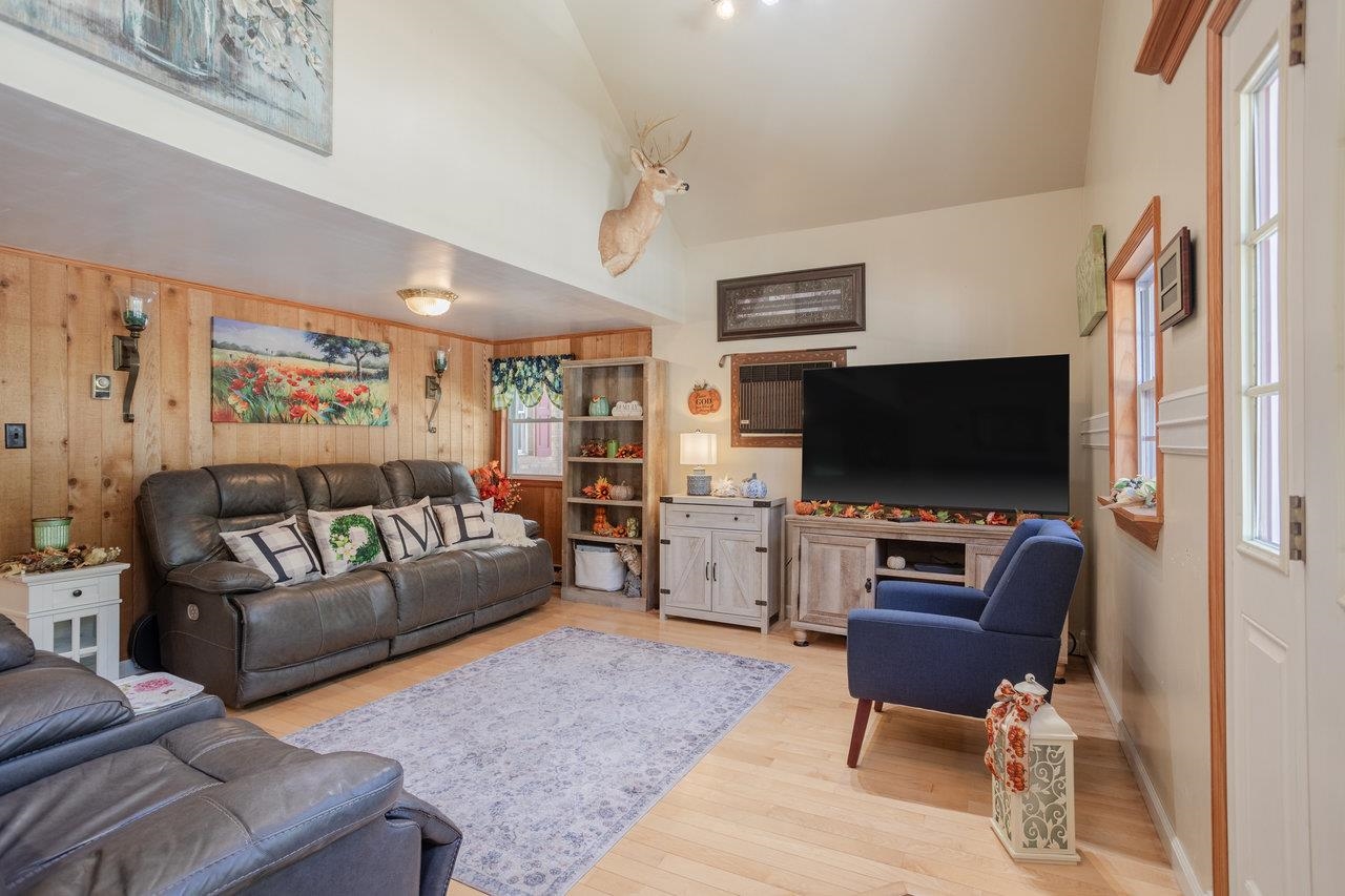 279 HELMS RD, STANLEY, Virginia 22851, 5 Bedrooms Bedrooms, ,2 BathroomsBathrooms,Residential,279 HELMS RD,674429 MLS # 674429 279 HELMS RD, STANLEY, Virginia 22851, 5 Bedrooms Bedrooms, ,2 BathroomsBathrooms,Residential,279 HELMS RD,674429 MLS # 674429
