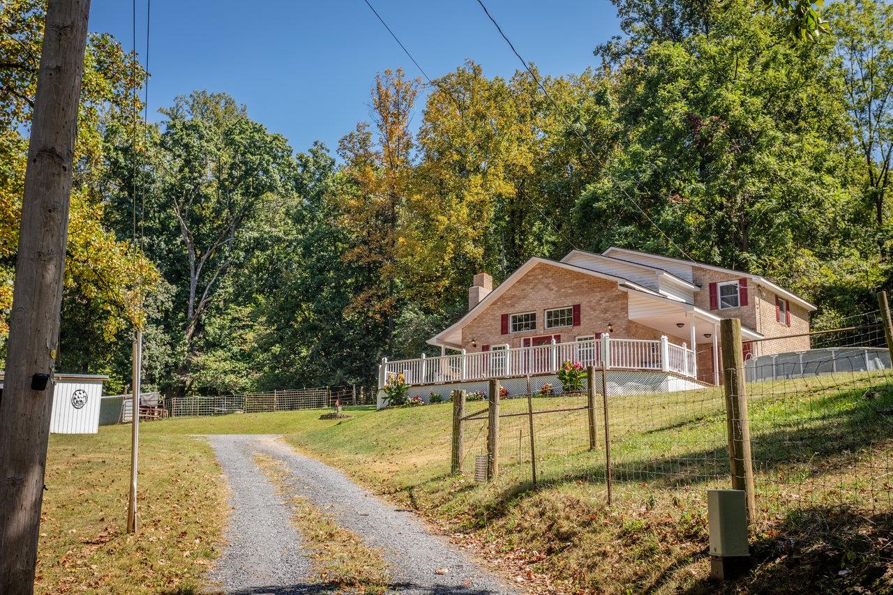 279 HELMS RD, STANLEY, Virginia 22851, 5 Bedrooms Bedrooms, ,2 BathroomsBathrooms,Residential,279 HELMS RD,674429 MLS # 674429 279 HELMS RD, STANLEY, Virginia 22851, 5 Bedrooms Bedrooms, ,2 BathroomsBathrooms,Residential,279 HELMS RD,674429 MLS # 674429