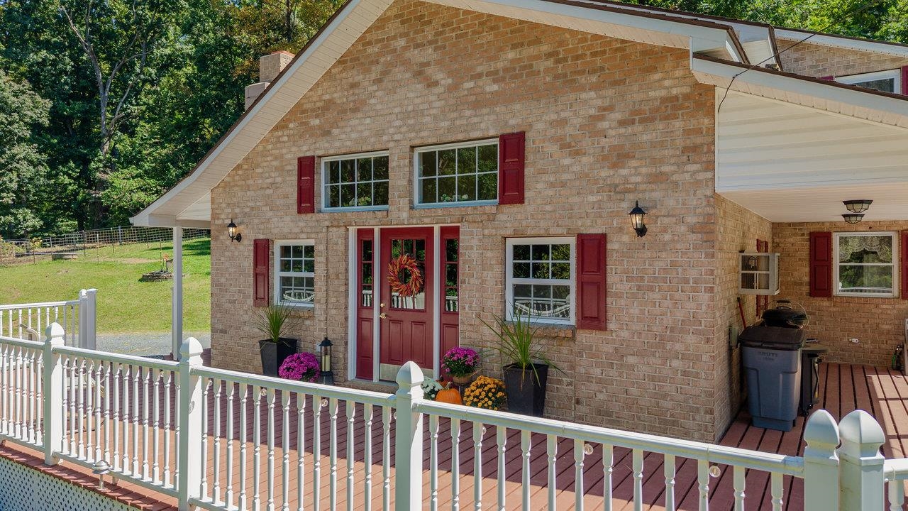 279 HELMS RD, STANLEY, Virginia 22851, 5 Bedrooms Bedrooms, ,2 BathroomsBathrooms,Residential,279 HELMS RD,674429 MLS # 674429 279 HELMS RD, STANLEY, Virginia 22851, 5 Bedrooms Bedrooms, ,2 BathroomsBathrooms,Residential,279 HELMS RD,674429 MLS # 674429